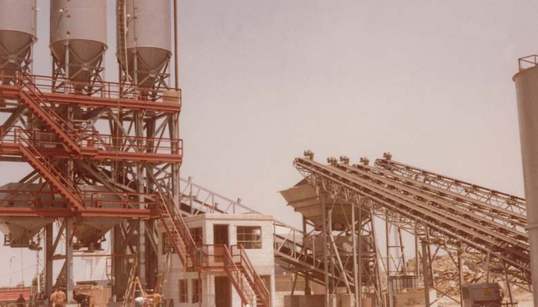 1983 - Dual Alley Dual Holding Hopper