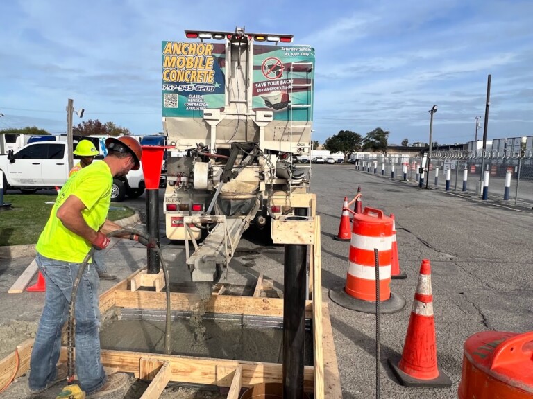 Freightliner Pour From Back 768x576